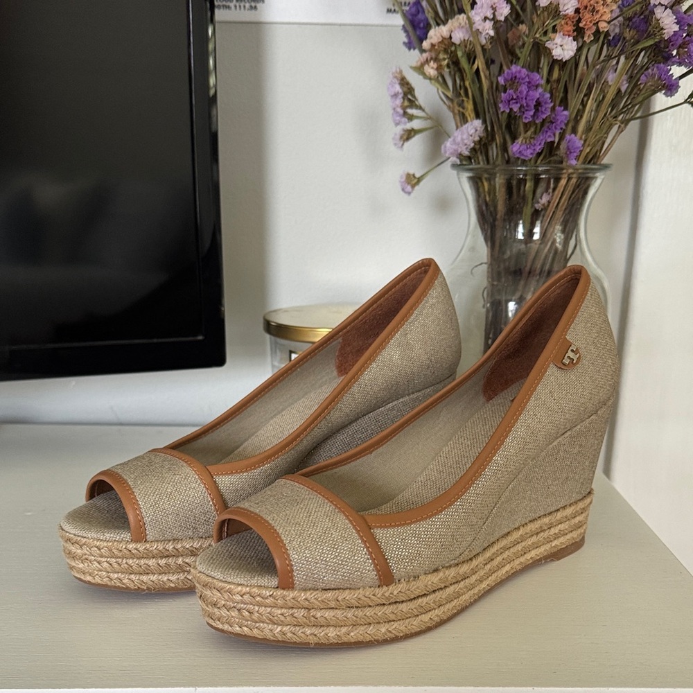 Stylish Tan Wedge Peep-Toe Shoes